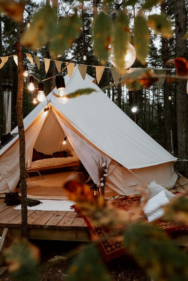 Glamping en auvergne : une immersion confortable en nature
